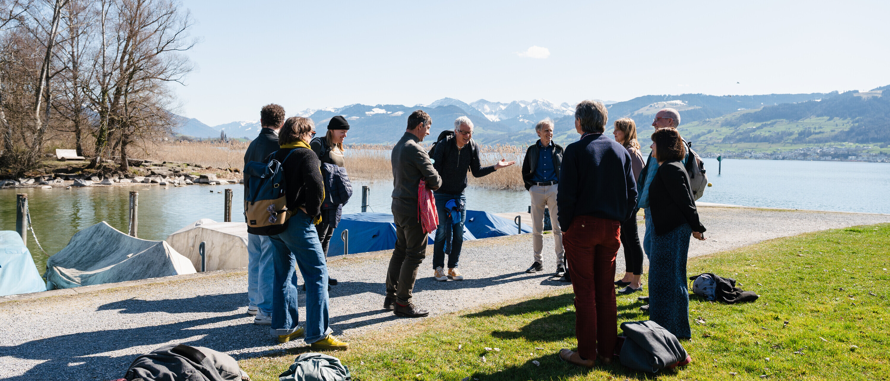 Expedition swimmer Ernst Bromeis and several participants prepared for a swimming start ahead of the symposium.