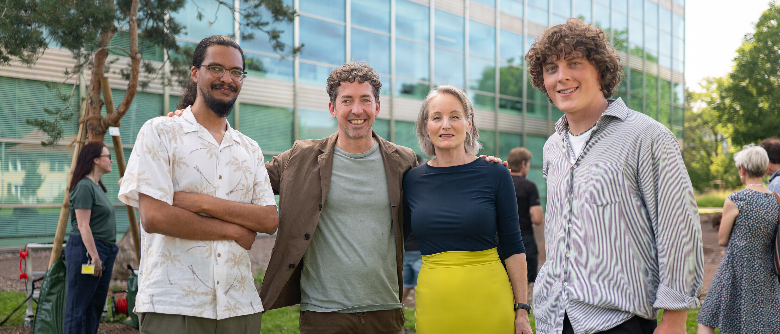 v.l.n.r. Felix Freitag (Student Landschaftsarchitektur), Prof. Christian Kaindl (Studiengangsleiter Landschaftsarchitektur), Prof. Andrea Cejka (ILF Institut für Landschaft und Freiraum) und Marek Ciesielski (Studenten Landschaftsarchitektur) (Foto: Sven Sari-Schnyder)