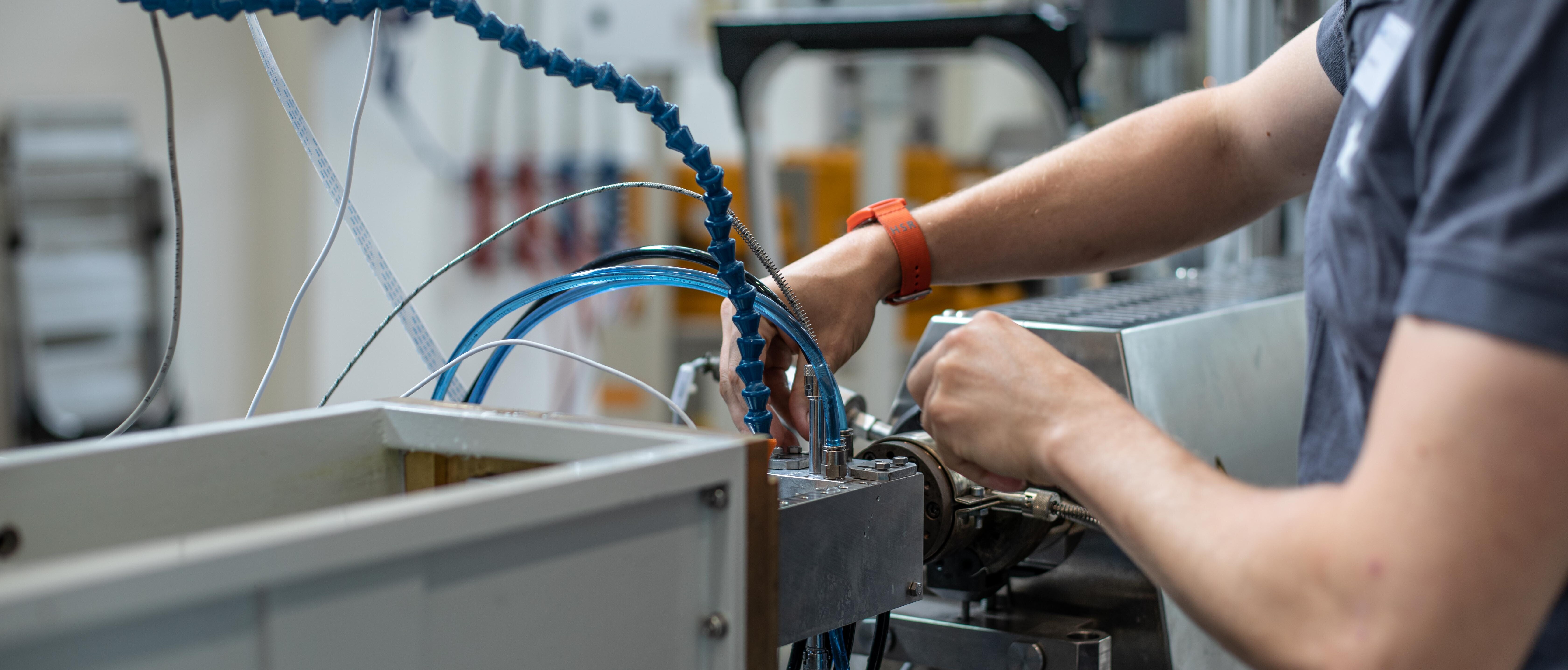 Arbeit in Institut an Compoundieranlage