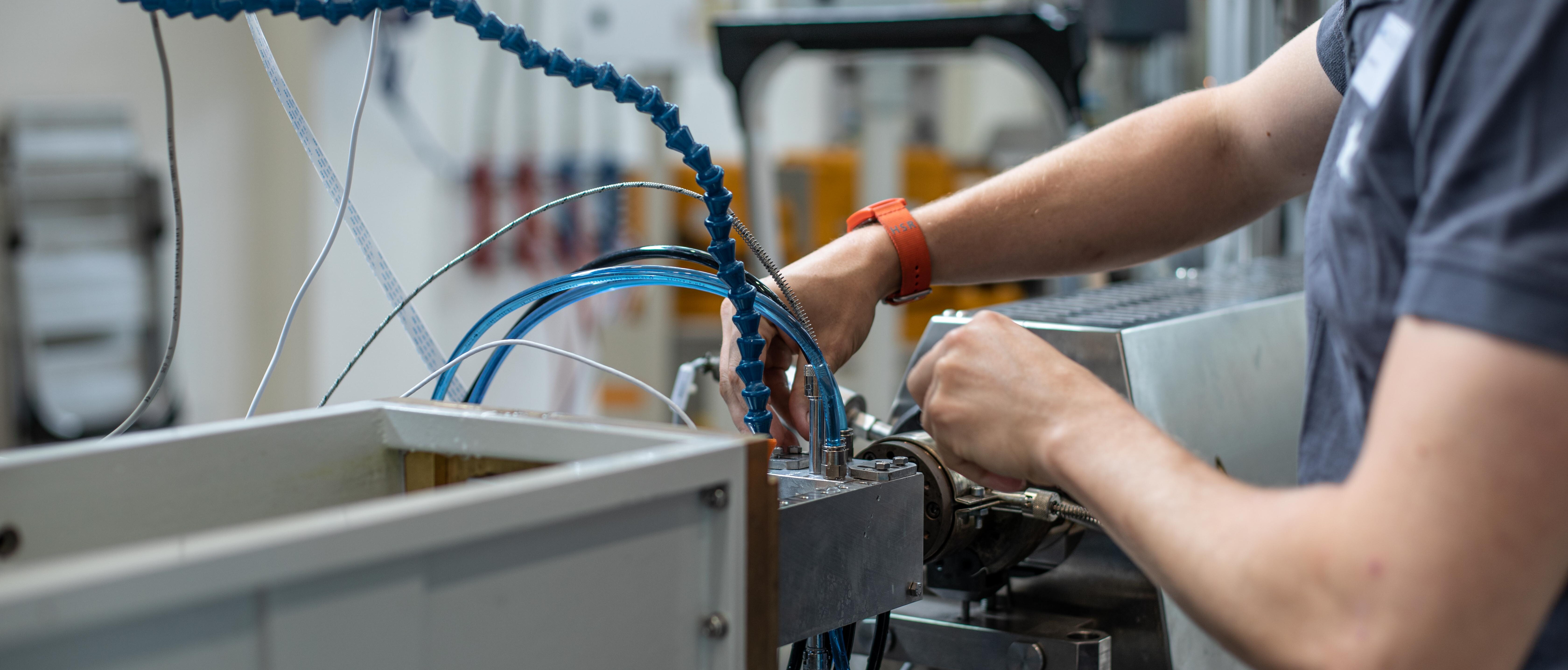 Arbeit in Institut an Compoundieranlage