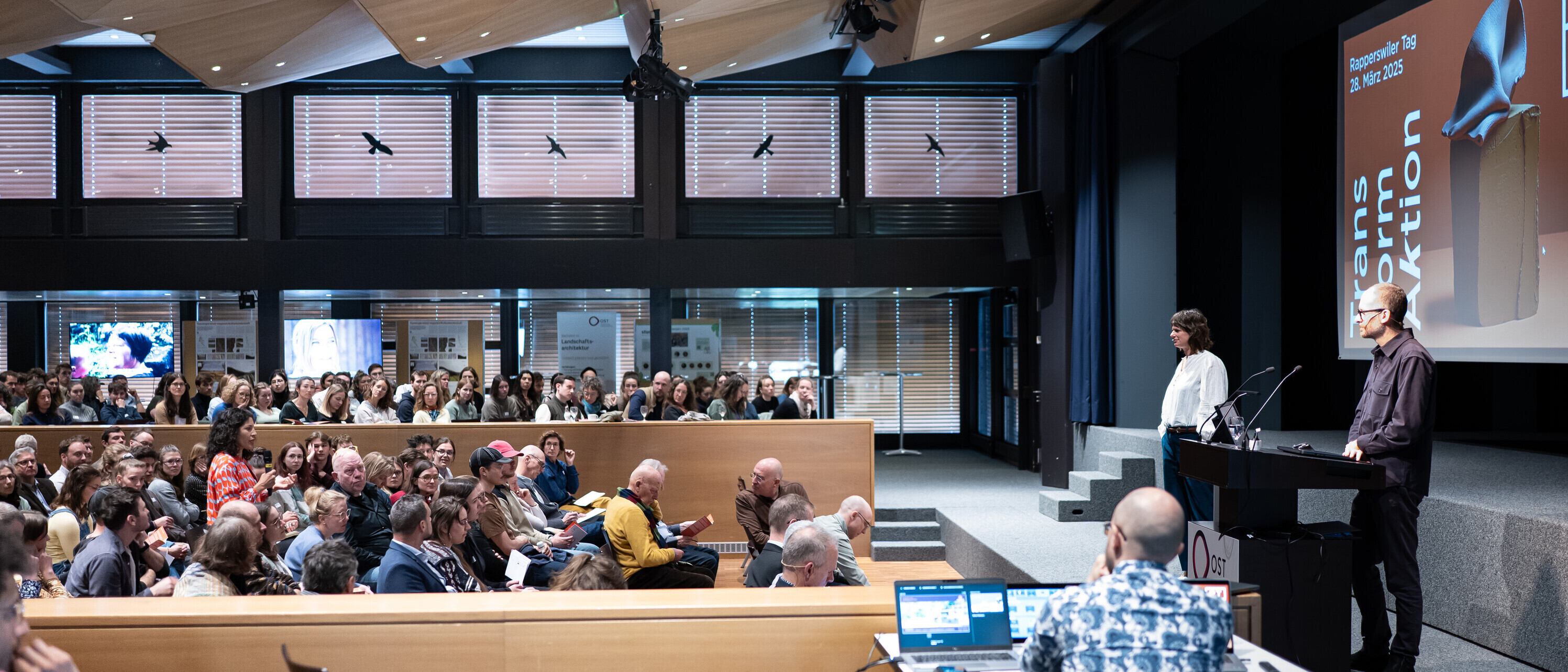 Vor vollem Saal: Der Rapperswiler Tag 2025 (Foto: Sven Sari-Schnyder)