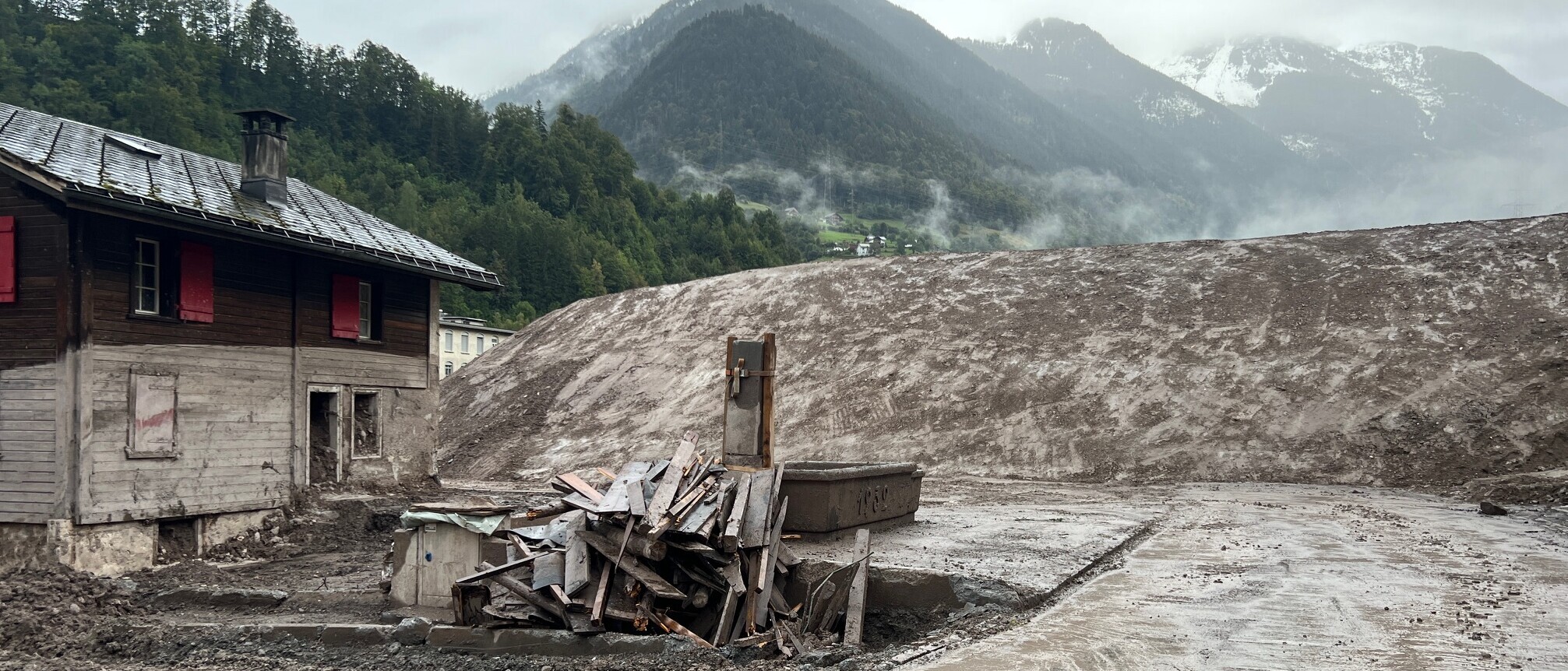 Schwanden Schutzdamm.