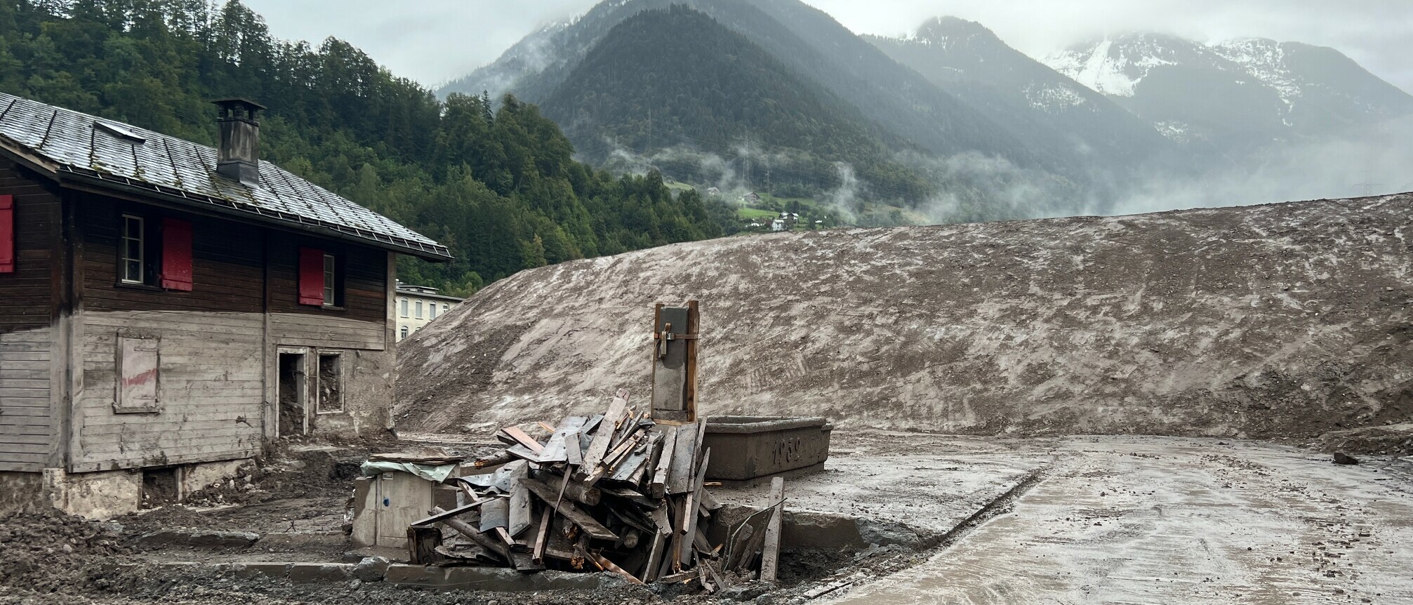 Schwanden Schutzdamm.