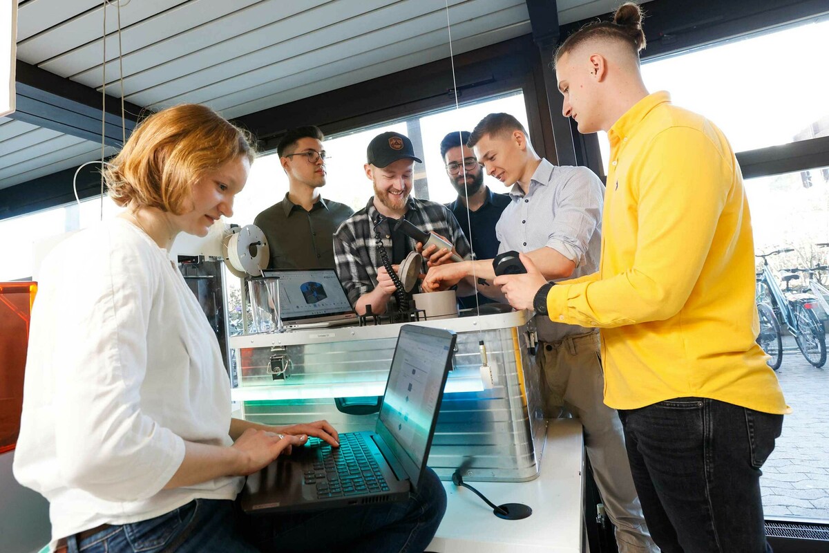 Studierende im Studiengang Wirtschaftsingenieurwesen haben für die Firma CEKAtec AG einen Innovationsprozess entwickelt.