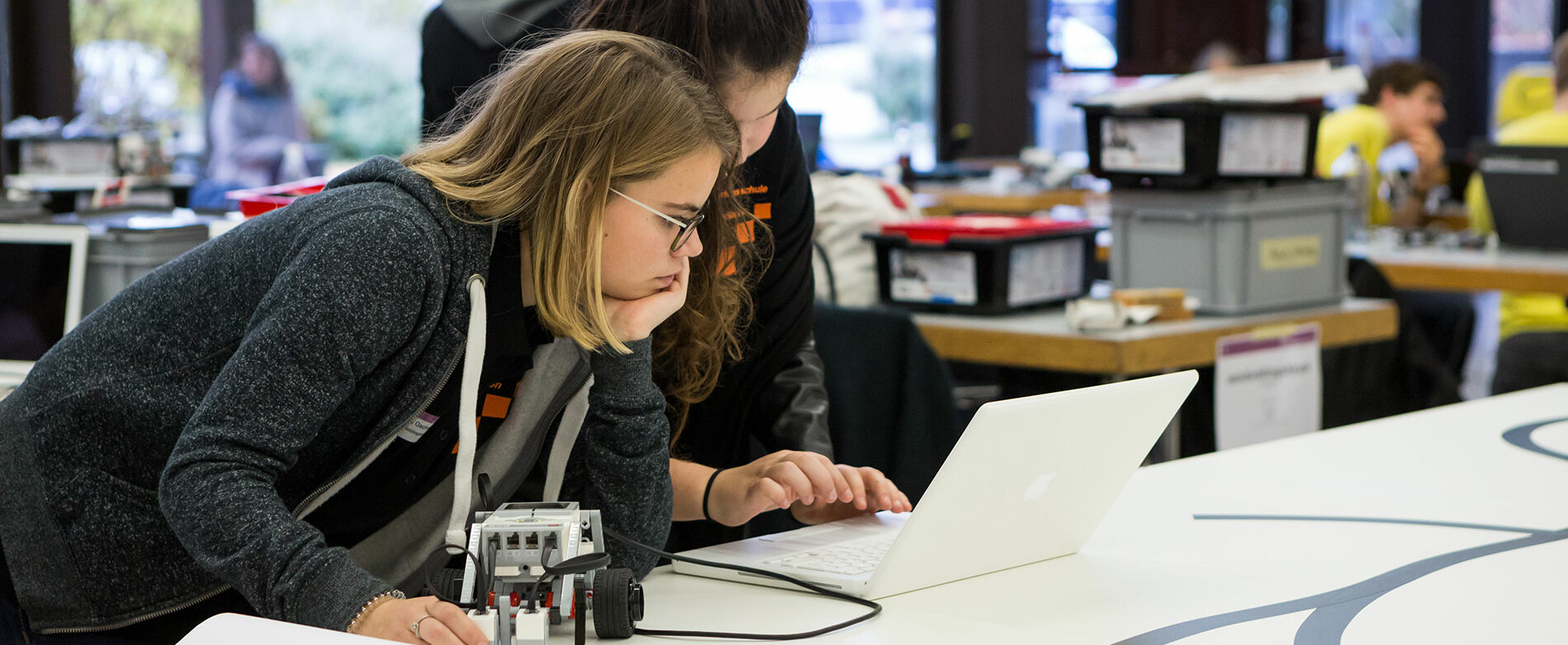 Nachwuchsprogramm für Oberstufen Schülerinnen und Schüler: RobOlympics