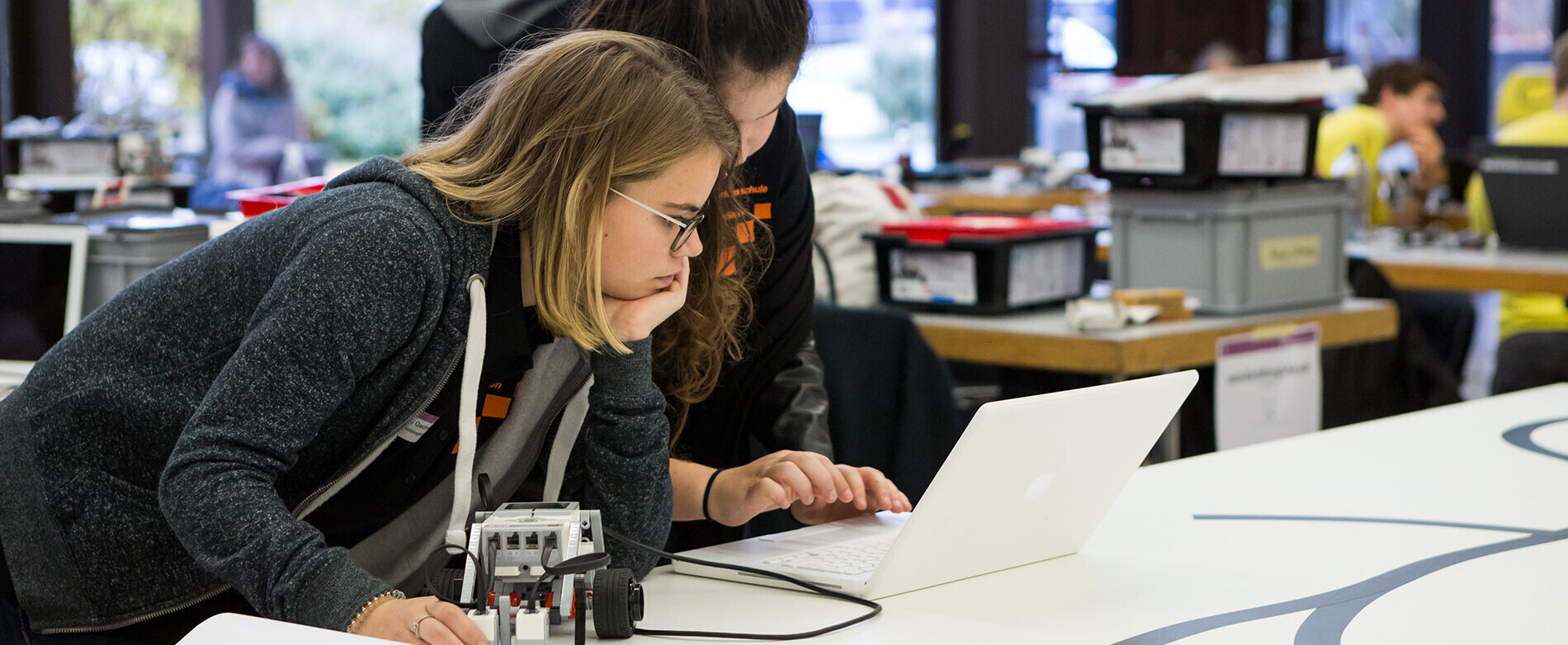 Nachwuchsprogramm für Oberstufen Schülerinnen und Schüler: RobOlympics
