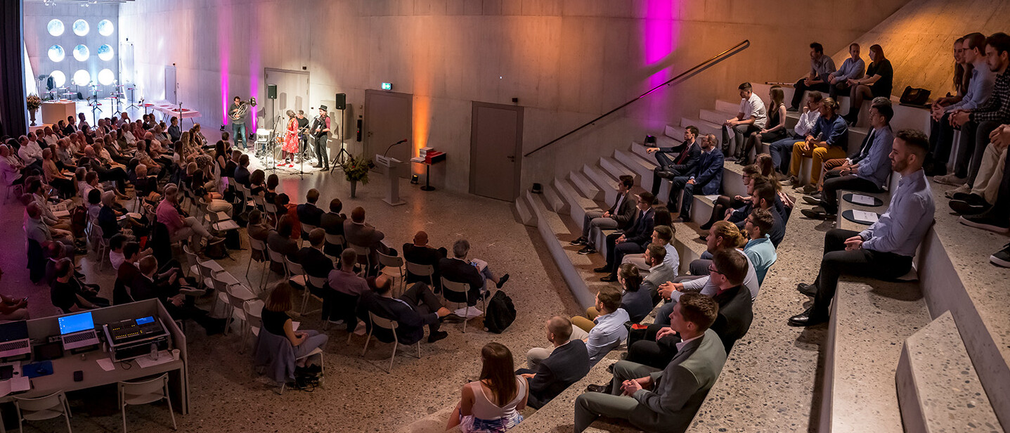 Die Preisverleihung des Best of Bachelor 2020/21 fand am 10. Juni 2022 im Landesmuseum Zürich statt.